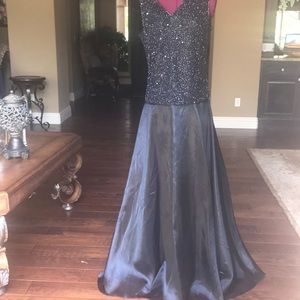 Formal long black satin skirt❣️